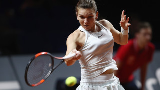 Световната №1 Симона Халеп стана първата четвъртфиналистка на уникалния турнир