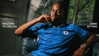 Полузащитникът на Борусия Дортмунд Джейми Гитънс премина в Челси съобщиха