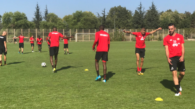 ЦСКА готви рокада в защита за мача с Пирин