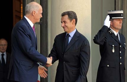 Няма да се оставим, уверява Папандреу Саркози 