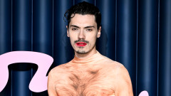 Голият костюм, с който един инфлуенсър привлече всички погледи