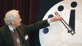 Стрелките на символичния Часовник на Страшния съд са само на