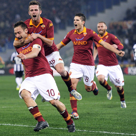 Тоти още две години в Рома