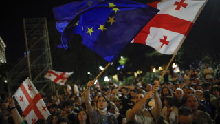 Стотици студенти в грузинската столица напуснаха учебните заведения в понеделник за