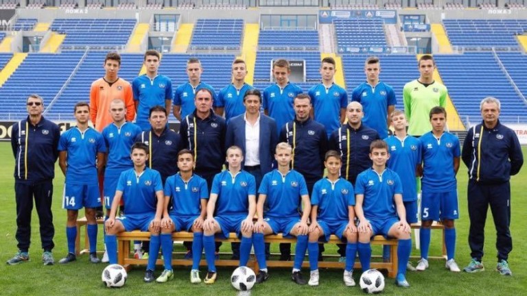 Почти цял отбор "сини" надежди отказа на Захари Сираков