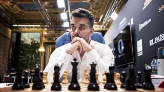 Битката за шахматната корона при мъжете стартира с реми между