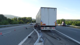 ТИР блъсна стадо биволи на АМ Струма съобщи БиТиВи Катастрофата