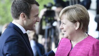 За реформи в ЕС се обявиха Меркел и Макрон 