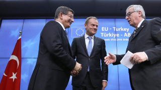 Сделката ЕС-Турция няма да се реализира, ако Анкара не отстъпи, заядлив Юнкер