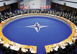 Съветът на НАТО се събра заради Либия