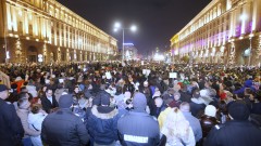 "Ройтерс": Хиляди българи протестираха срещу несправянето на правителството с корупцията 