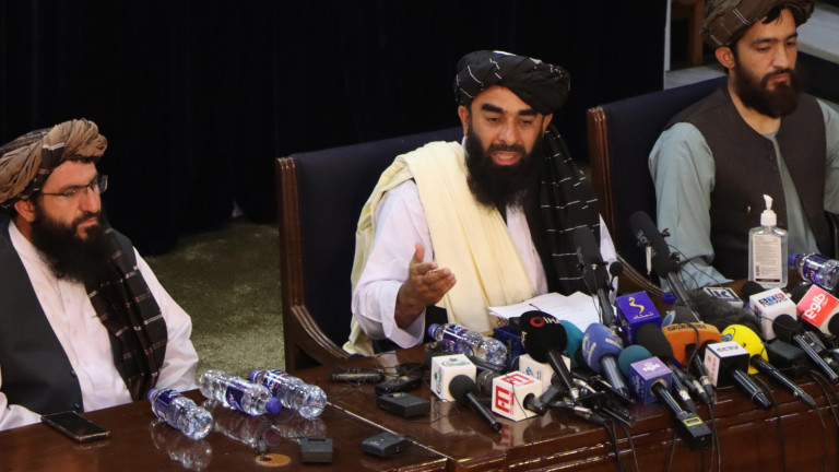 Главният говорител на талибаните Забихула Муджахид в интервю за NBC