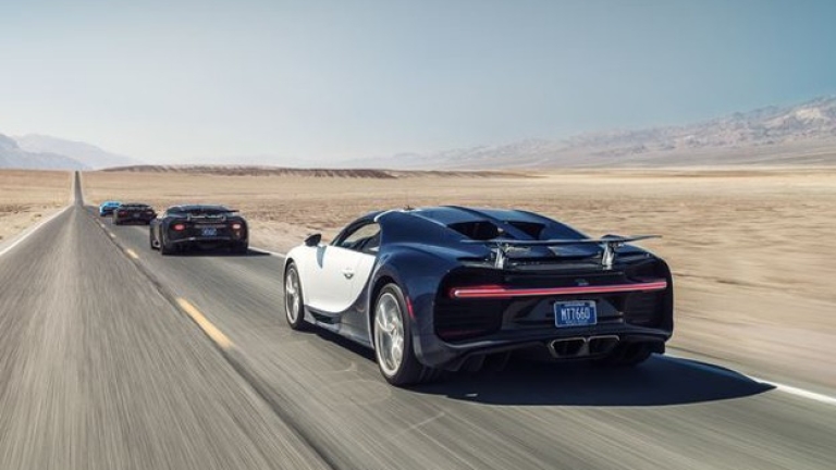 Супер колата Bugatti Chiron в Долината на смъртта (ВИДЕО)