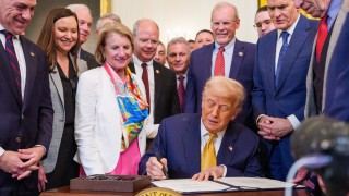 Президентът на САЩ Доналд Тръмп подписа указ за борба с