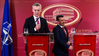 Мястото на Македония е в НАТО, обяви Столтенберг в Скопие