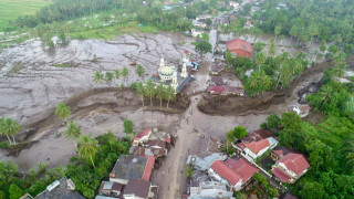 Свлачище в индонезийския град Пекалонган намиращ се на остров Ява