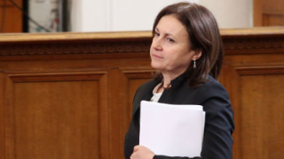 Утре възстановяваме регистрацията на автомобили, обеща Бъчварова 