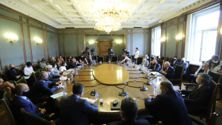 С 10 гласа за и само 1 против депутатите от