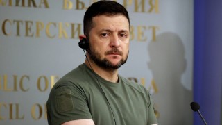 Украинският президент Володимир Зеленски в четвъртък похвали военни части на