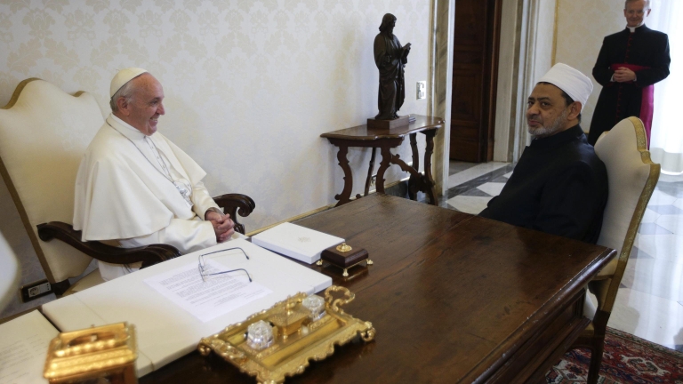 "Историческа и сърдечна" среща между папата и най-авторитетния имам в сунитския ислям