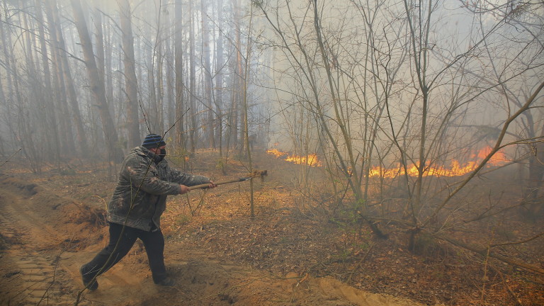 Зеленски успокоява за пожара край Чернобил 