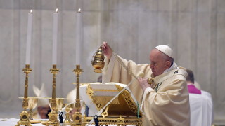 Папа Франциск призова страните във великденското си послание да ускорят