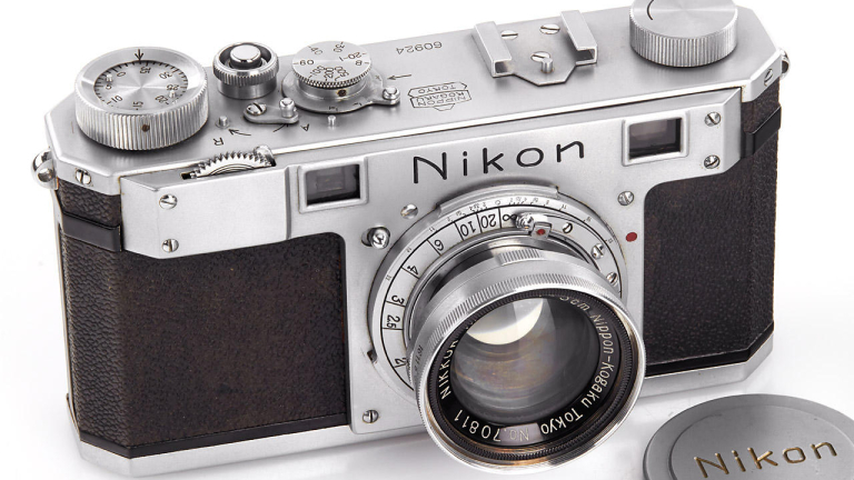 Продадоха на търг за $406 000 най-стария апарат на Nikon