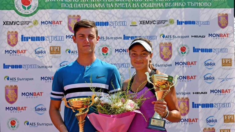 Лазаров и Аршинкова спечелиха титлата на смесени двойки във Велико Търново
