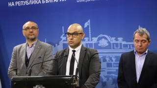 Парламентарната група на Има такъв народ ИТН внася в деловодството