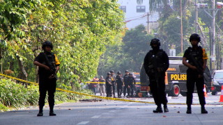 Индонезийската национална полиция съобщи че двама души са заподозрени в
