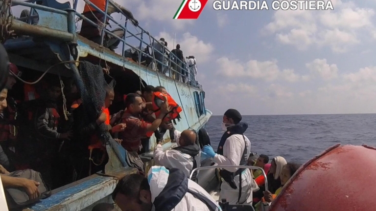4 655 мигранти спасени от Италия за ден, 28 загинали