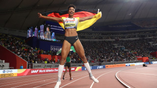 Малайка Михамбо срази конкуренцията на скок на дължина с феноменален трети опит