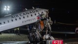 Пътнически самолет се сблъска с пожарен автомобил при кацане в Ню Йорк
