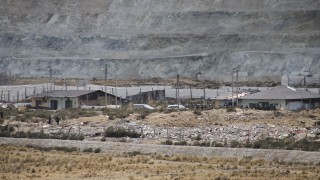 Най малко трима души са загинали и седем са в неизвестност