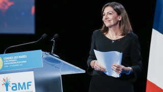 Френската левица бламира призива на кмета на Париж Ан Идалго