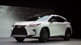Toyota изтегля от пазара модели Lexus и Prius
