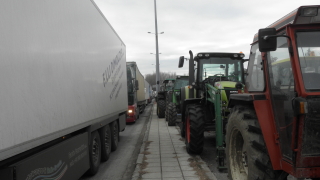 Започна пропускането на леки коли и автобуси на граничните пунктове между България и Гърция