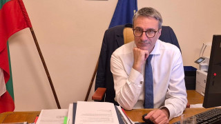 Служебният енергиен министър Трайчо Трайков е подписал стотици допълнителни споразумения