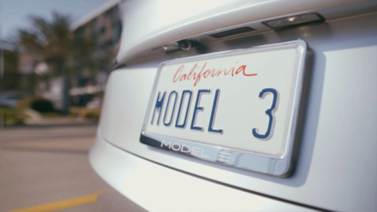 Над 325 хил. кандидат-купувачи само за седмица за електрическата кола Tesla Model 3