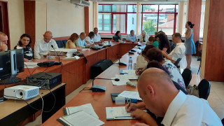 Служебният регионален министър Виолета Коритарова подписа тази седмица нови 74