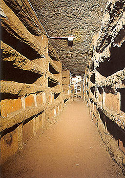 Свещеният граал се намира в катакомбите под Рим?