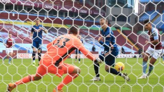 Езри Конса Нгойо преподписа с Астън Вила 23 годишният бранител се