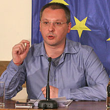  Ще има и други доклади на ЕК, успокоява Станишев  