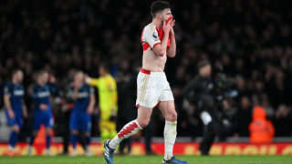 Устременият към титлата в Премиър лийг Арсенал бе облян