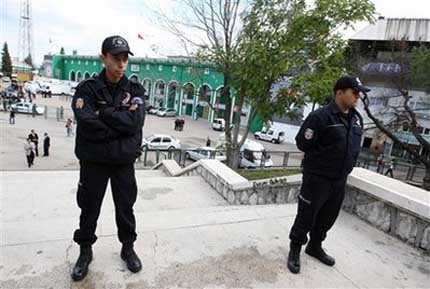 Арменският лидер в Турция за „футболна дипломация”