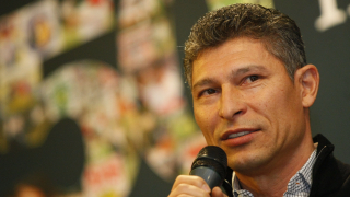 Легендата на българския футбол Красимир Балъков изгледа равенството на Етър