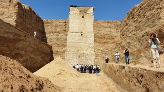 Пловдивски археолози откриха фрагменти от букви в Голямата могила