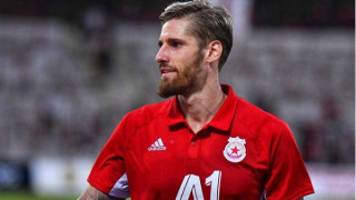 Един от любимците на феновете на ЦСКА Раул Албентоса подписа