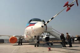 Първи изпитателен полет на руския Superjet-100