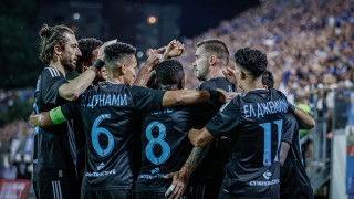 Играчите на Левски подновиха вчера тренировки след почивката която Станислав Генчев